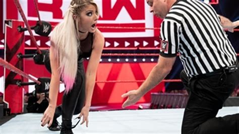 5 unforgettable wardrobe malfunctions: WWE List This!